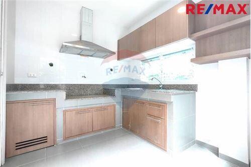 175 Sqm., 3 Beds Townhouse listed for ฿ 6,300,000.