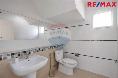 175 Sqm., 3 Beds Townhouse listed for ฿ 6,300,000.