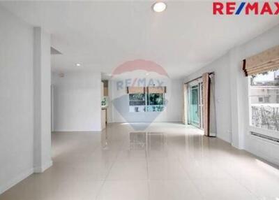 175 Sqm., 3 Beds Townhouse listed for ฿ 6,300,000.