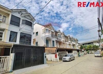 225 Sqm., 3 Beds Townhouse listed for ฿ 4,990,000.