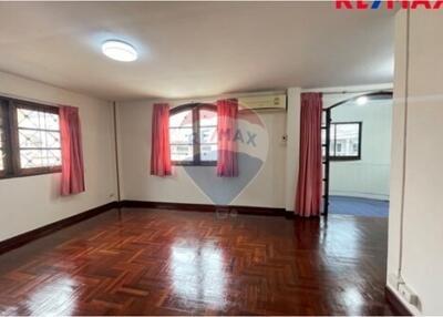 250 Sqm., 3 Beds Townhouse listed for ฿ 4,300,000.