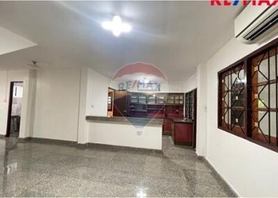 250 Sqm., 3 Beds Townhouse listed for ฿ 4,300,000.