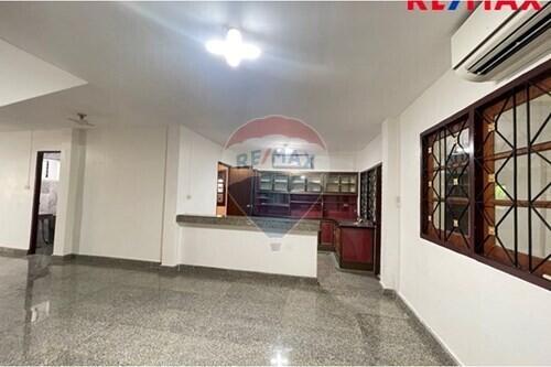 250 Sqm., 3 Beds Townhouse listed for ฿ 4,300,000.