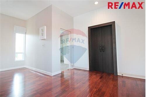 378 Sqm., 4 Beds Townhouse listed for ฿ 25,000,000.