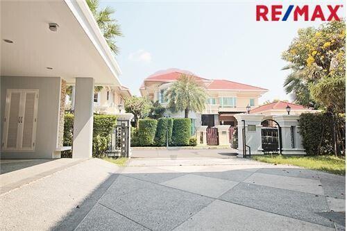 378 Sqm., 4 Beds Townhouse listed for ฿ 25,000,000.