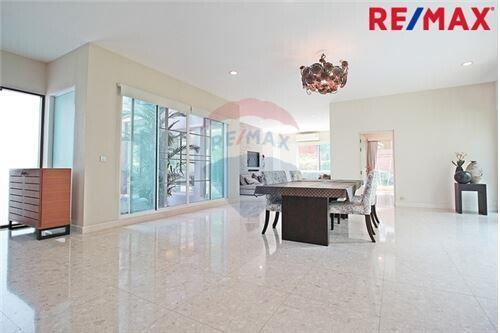 378 Sqm., 4 Beds Townhouse listed for ฿ 25,000,000.