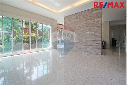 378 Sqm., 4 Beds Townhouse listed for ฿ 25,000,000.