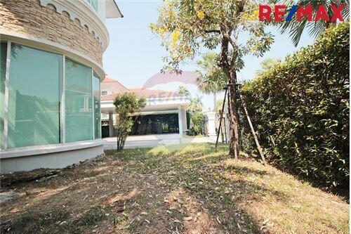 378 Sqm., 4 Beds Townhouse listed for ฿ 25,000,000.