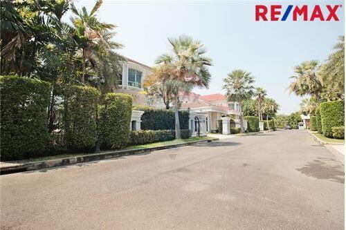 378 Sqm., 4 Beds Townhouse listed for ฿ 25,000,000.