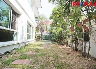 378 Sqm., 4 Beds Townhouse listed for ฿ 25,000,000.