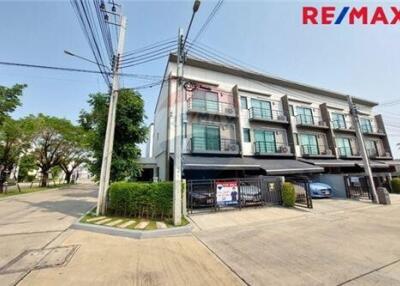 141 Sqm., 3 Beds Townhouse listed for ฿ 5,800,000.