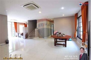 390 Sqm., 4 Beds, 5 Baths Townhouse listed for ฿ 19,900,000.