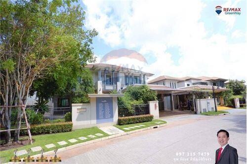 390 Sqm., 4 Beds, 5 Baths Townhouse listed for ฿ 19,900,000.