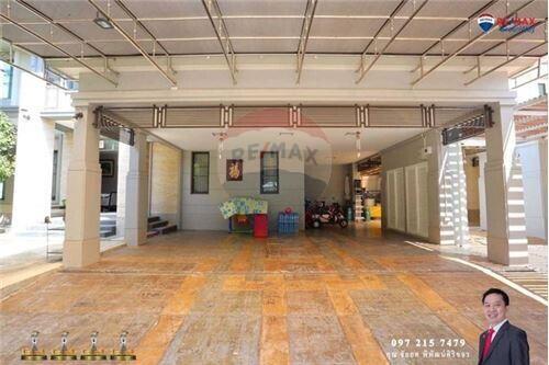 390 Sqm., 4 Beds, 5 Baths Townhouse listed for ฿ 19,900,000.