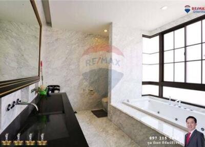 390 Sqm., 4 Beds, 5 Baths Townhouse listed for ฿ 19,900,000.