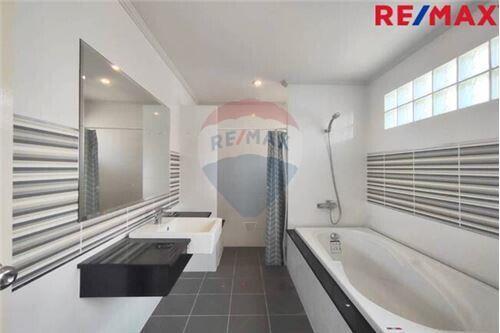 203 Sqm., 4 Beds Townhouse listed for ฿ 5,200,000.