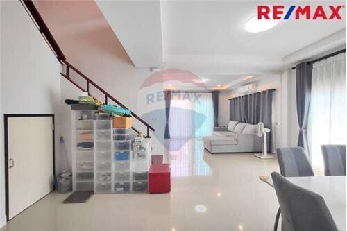 203 Sqm., 4 Beds Townhouse listed for ฿ 5,200,000.