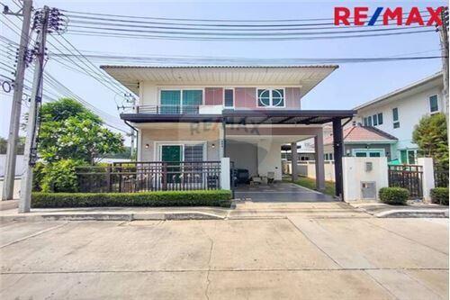 203 Sqm., 4 Beds Townhouse listed for ฿ 5,200,000.