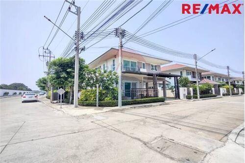 203 Sqm., 4 Beds Townhouse listed for ฿ 5,200,000.