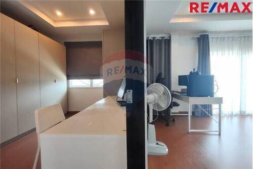 203 Sqm., 4 Beds Townhouse listed for ฿ 5,200,000.