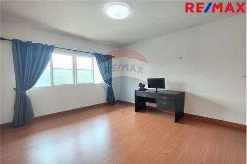 203 Sqm., 4 Beds Townhouse listed for ฿ 5,200,000.