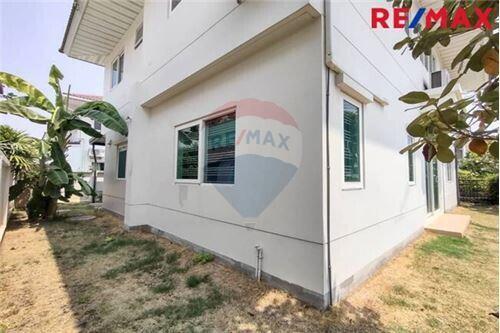 203 Sqm., 4 Beds Townhouse listed for ฿ 5,200,000.