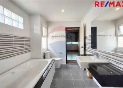 203 Sqm., 4 Beds Townhouse listed for ฿ 5,200,000.