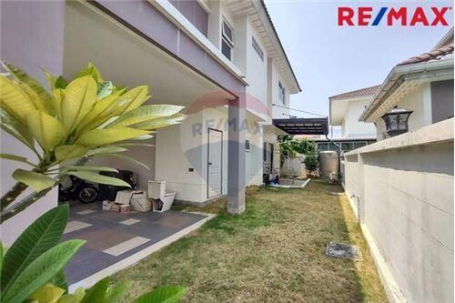 203 Sqm., 4 Beds Townhouse listed for ฿ 5,200,000.