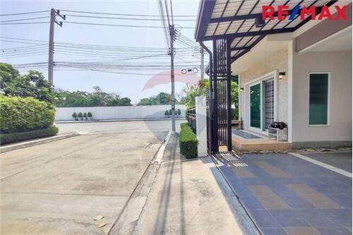 203 Sqm., 4 Beds Townhouse listed for ฿ 5,200,000.