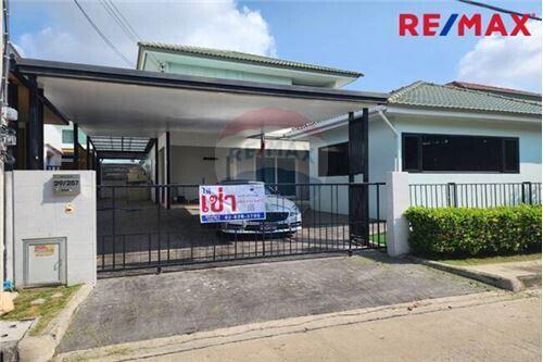 158 Sqm., 3 Beds Townhouse listed for ฿ 25,000./Month