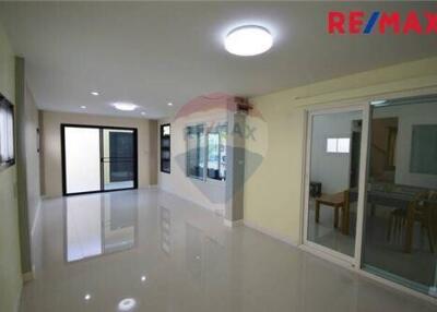 158 Sqm., 3 Beds Townhouse listed for ฿ 25,000./Month