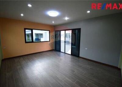 158 Sqm., 3 Beds Townhouse listed for ฿ 25,000./Month