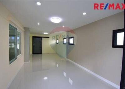 158 Sqm., 3 Beds Townhouse listed for ฿ 25,000./Month