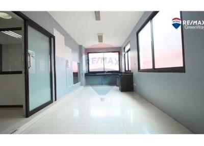 576 Sqm., 6 Beds Townhouse listed for ฿ 30,000,000.