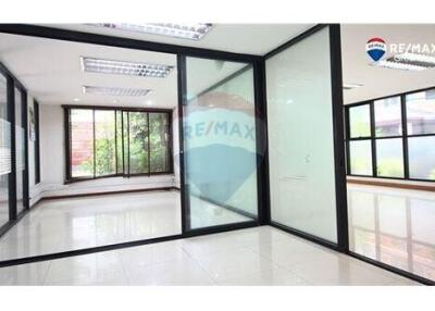 576 Sqm., 6 Beds Townhouse listed for ฿ 30,000,000.