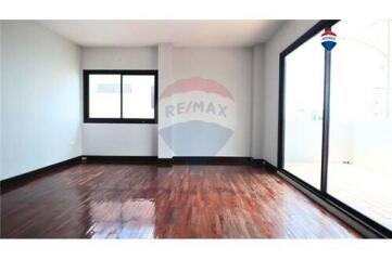 576 Sqm., 6 Beds Townhouse listed for ฿ 30,000,000.