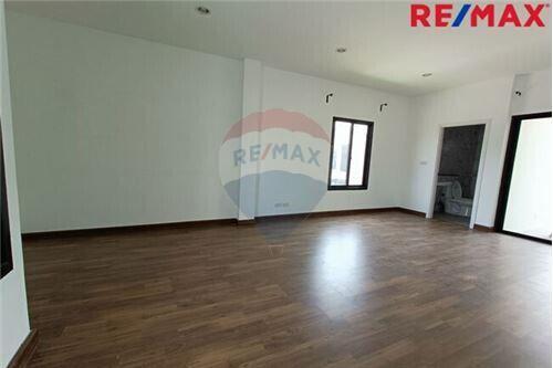 170 Sqm., 3 Beds Townhouse listed for ฿ 6,500,000.