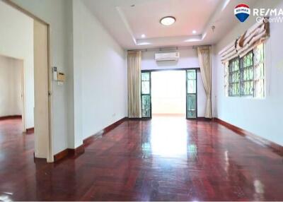 200 Sqm., 4 Beds Townhouse listed for ฿ 5,600,000.