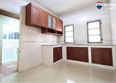 200 Sqm., 4 Beds Townhouse listed for ฿ 5,600,000.