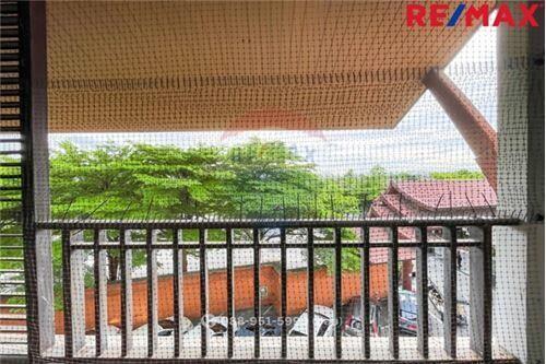 33 Sqm., 1 Bed Condo listed for ฿ 1,690,000.