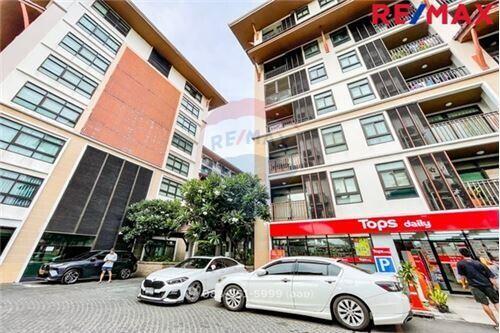 33 Sqm., 1 Bed Condo listed for ฿ 1,690,000.