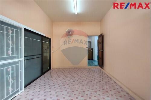 150 Sqm., 4 Beds Townhouse listed for ฿ 3,300,000.