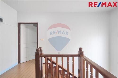 150 Sqm., 4 Beds Townhouse listed for ฿ 3,300,000.