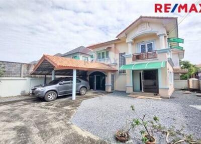 150 Sqm., 4 Beds Townhouse listed for ฿ 3,300,000.