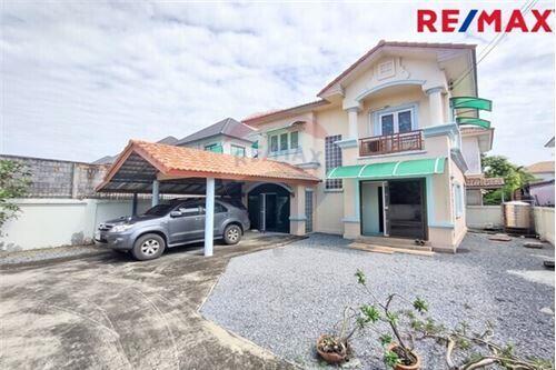 150 Sqm., 4 Beds Townhouse listed for ฿ 3,300,000.