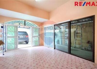 150 Sqm., 4 Beds Townhouse listed for ฿ 3,300,000.