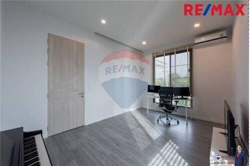 273 Sqm., 4 Beds Townhouse listed for ฿ 10,900,000.