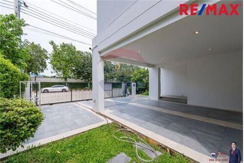 273 Sqm., 4 Beds Townhouse listed for ฿ 10,900,000.