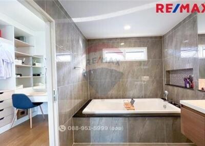 262 Sqm., 4 Beds Townhouse listed for ฿ 11,900,000.