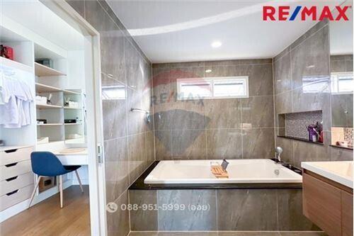 262 Sqm., 4 Beds Townhouse listed for ฿ 11,900,000.